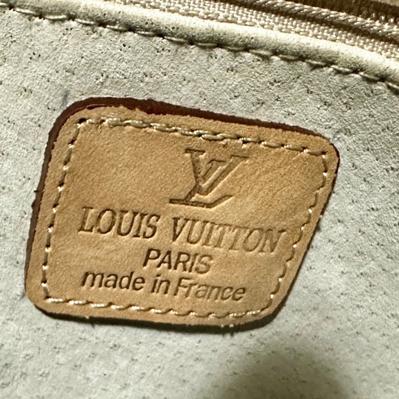 LOUIS VUITTON Vernis Lexington Pochette - Picture 4 of 7